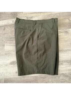 Callaway Golf Shorts Mens 36 Green Solid Flat Front Bermuda Casual Outdoors